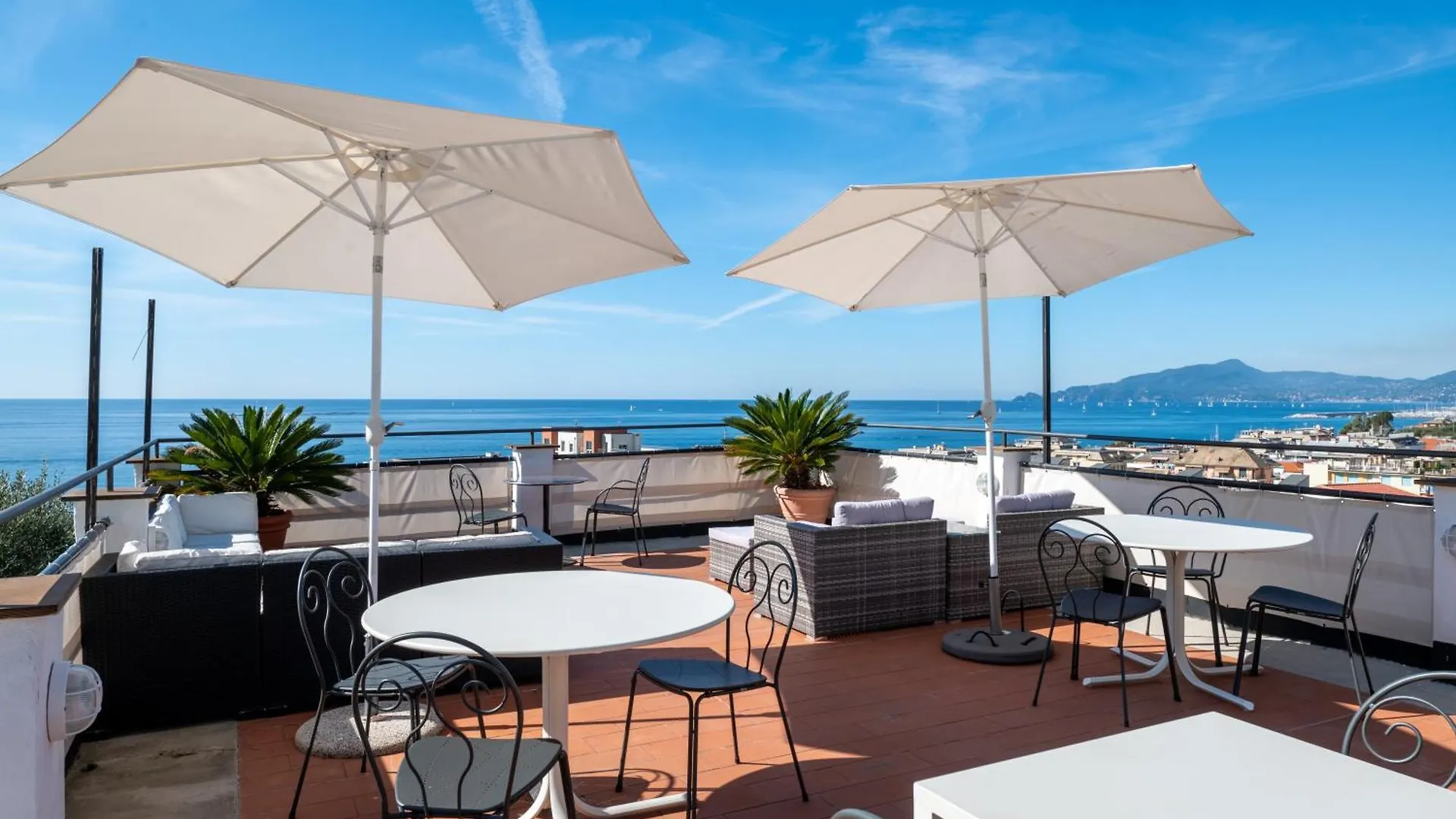 Gian Paul Hotel Lavagna 2*,  Italy